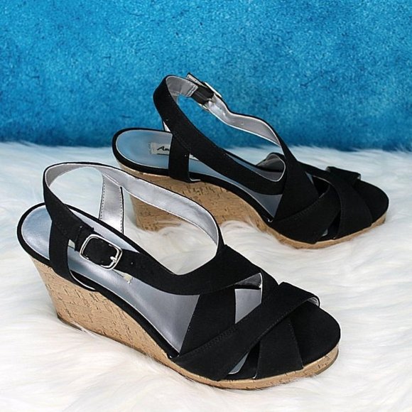 American Eagle Black Canvas Wedge Size 7 - Picture 3 of 9